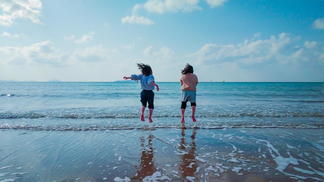 海で遊ぶ